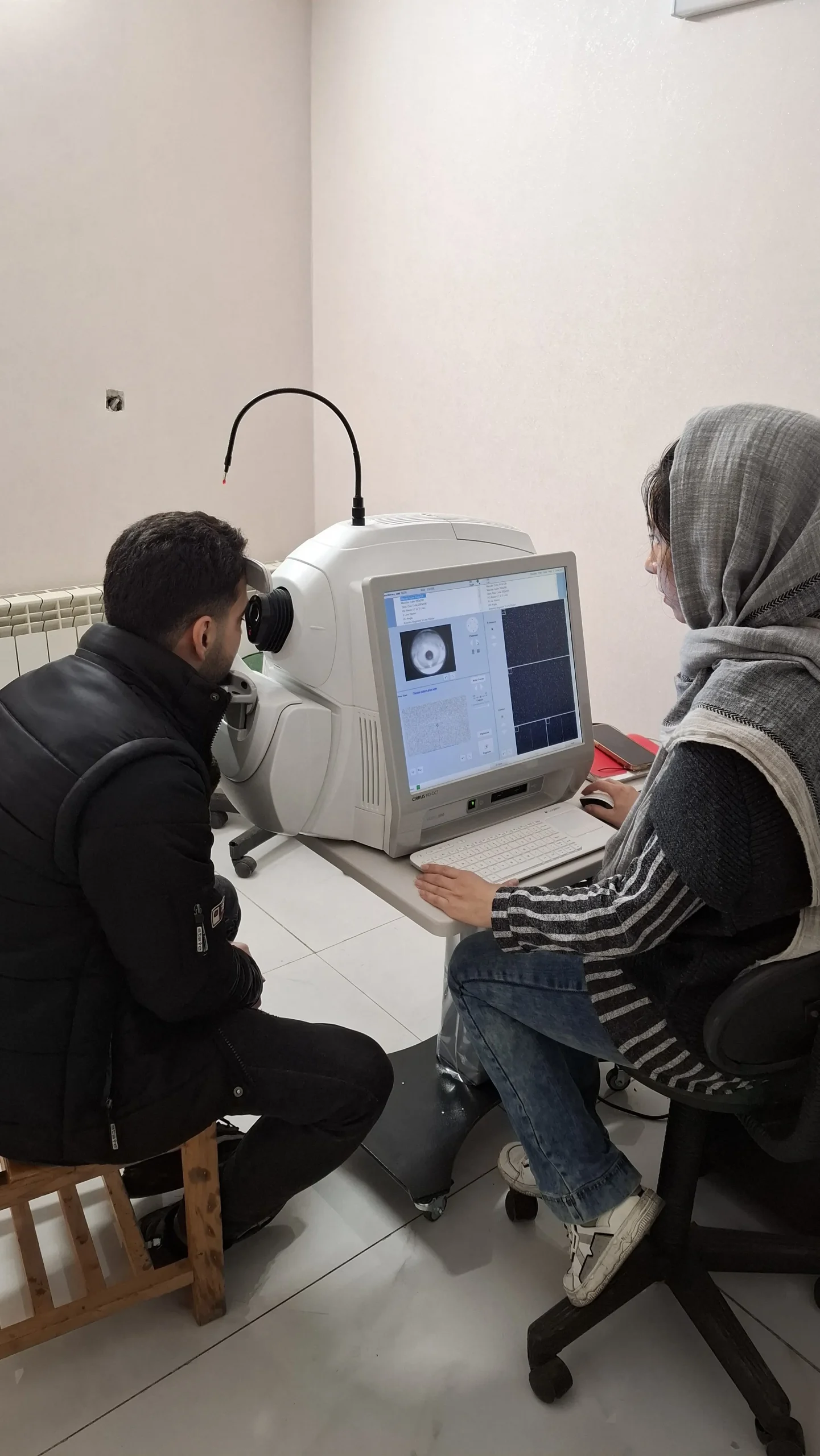 خدمات تخصصی چشم‌پزشکی و ارزیابی‌های پیشرفته بینایی در موسسه حمایت از بیماران چشمی آرپی