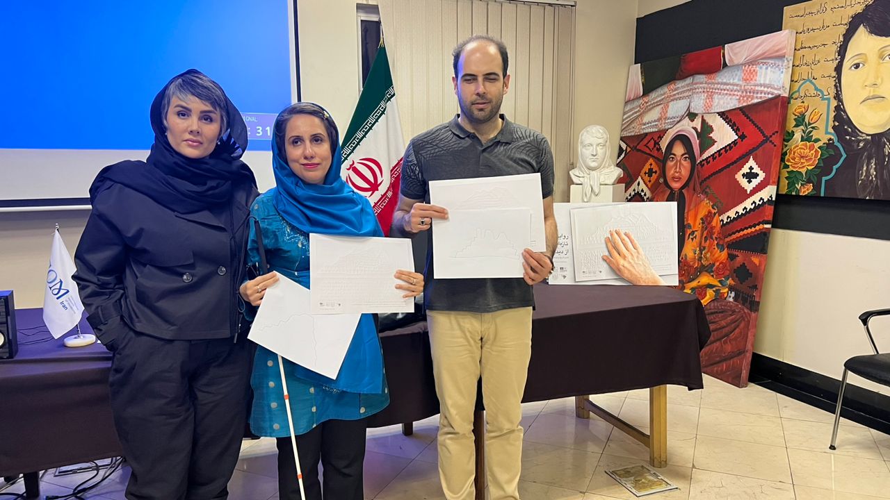 حضور مؤسسه حمایت از بیماران چشمی RP در آیین رونمایی از تابلوی بریلشده بنای تاریخی چغازنبیل